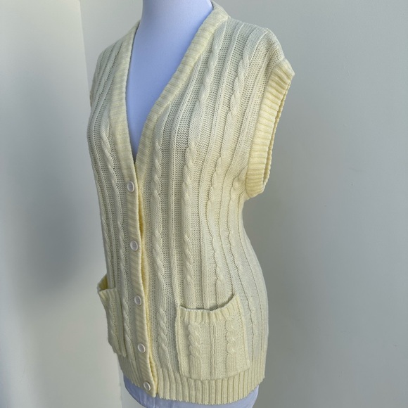 Vintage Cable Knit Button-Up Preppy Vest - Picture 4 of 5